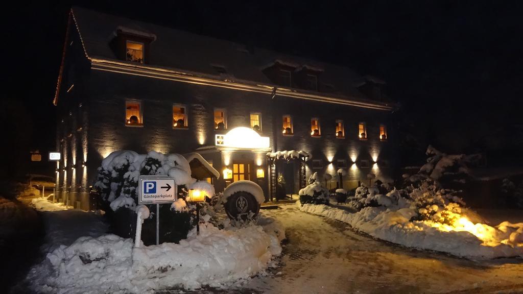 Logis L'Auberge Gutshof Бишофсверда Екстериор снимка