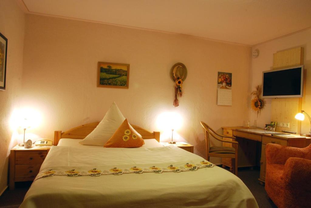 Logis L'Auberge Gutshof Бишофсверда Стая снимка