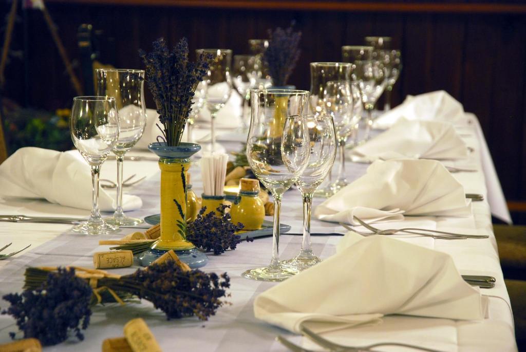Logis L'Auberge Gutshof Бишофсверда Екстериор снимка