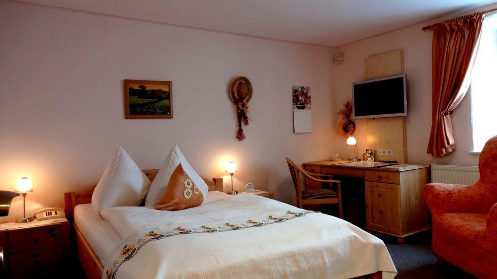 Logis L'Auberge Gutshof Бишофсверда Екстериор снимка