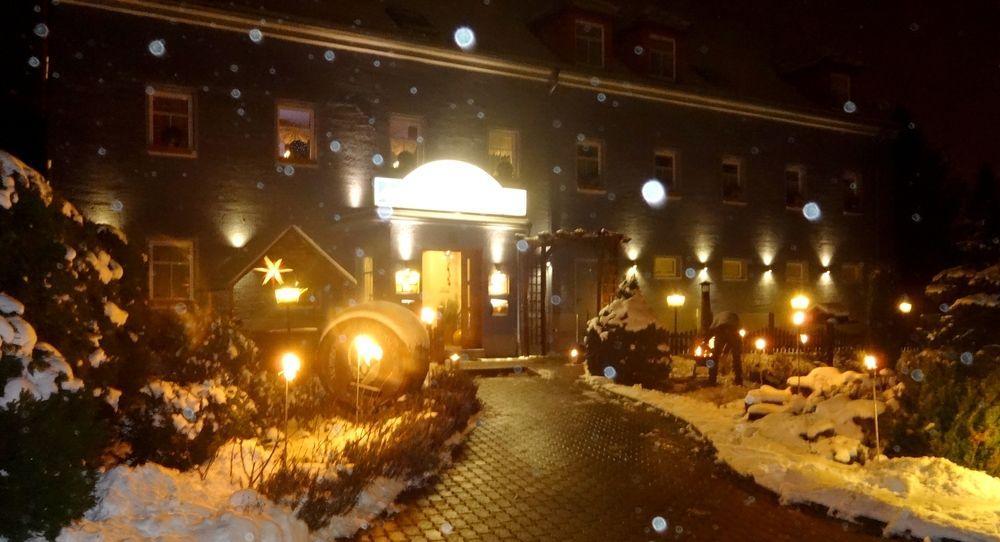 Logis L'Auberge Gutshof Бишофсверда Екстериор снимка