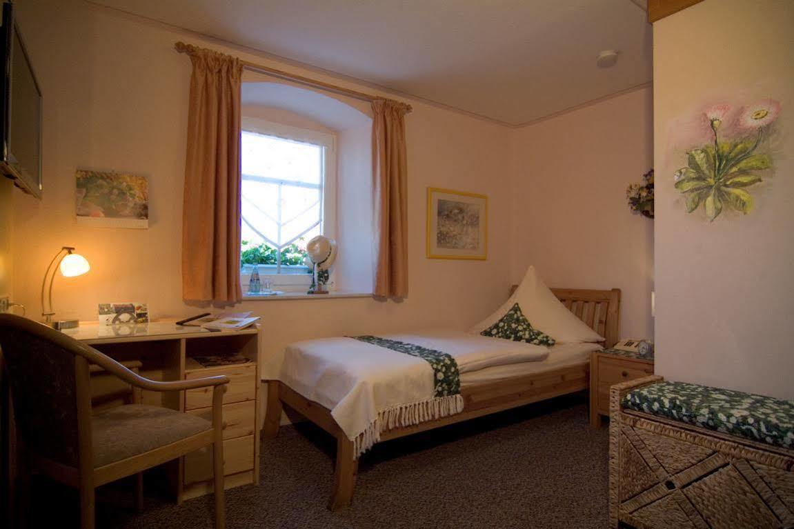 Logis L'Auberge Gutshof Бишофсверда Екстериор снимка