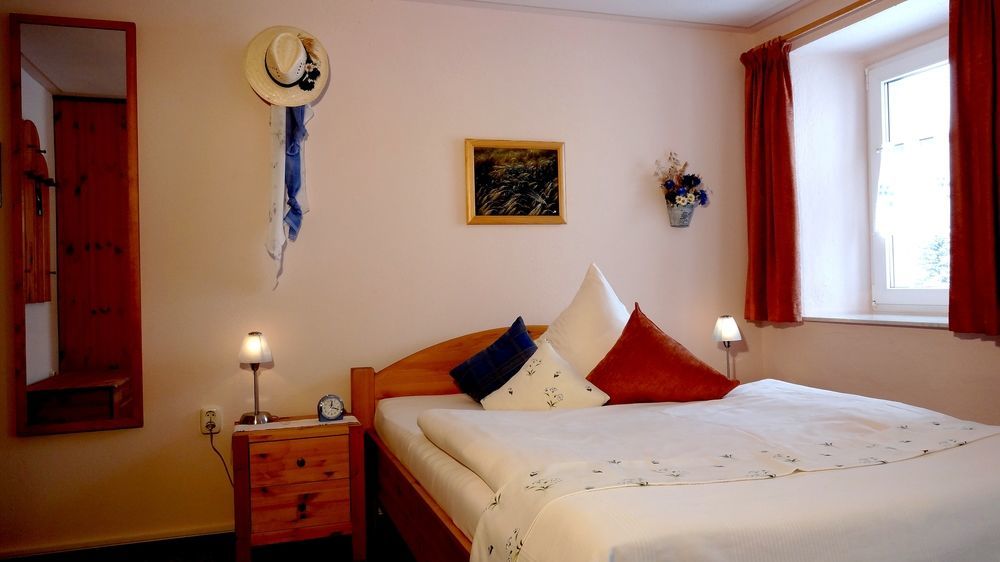 Logis L'Auberge Gutshof Бишофсверда Екстериор снимка